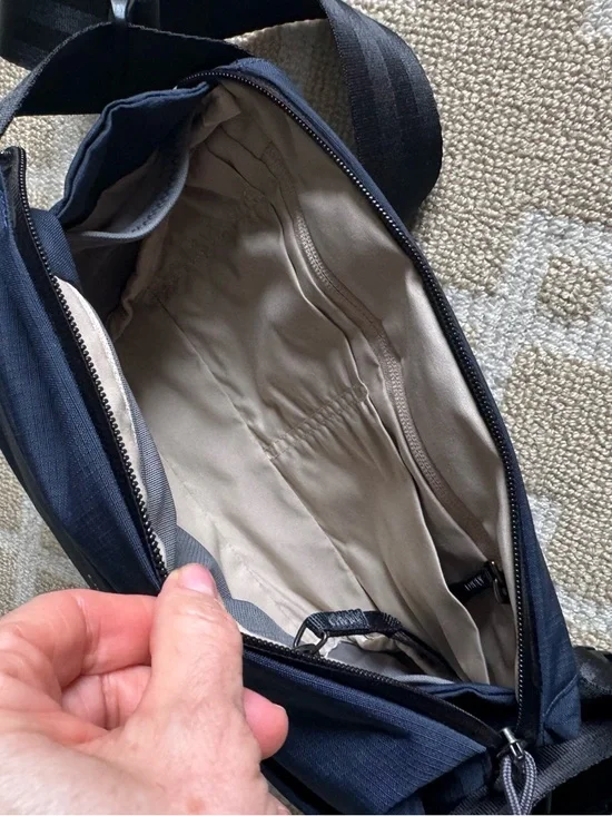 Bellroy Sling Crossbody Bag Navy Everyday Casual Travel Minimalist EDC OS - Picture 8 of 15